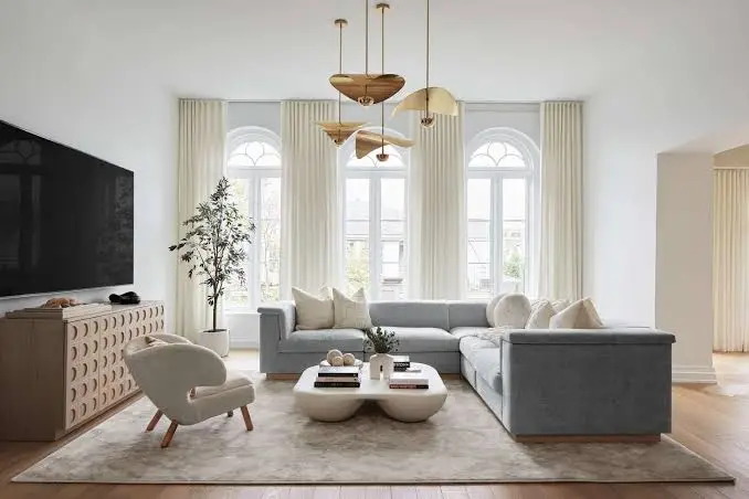 Living room with warm white walls, crisp white trim, and smooth matte finish by an interior painter in Vero Beach, FL.